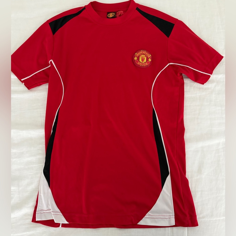 Manchester United jersey- red with patch